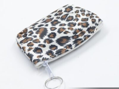 A121 – MONEDERO RECTANGULAR CON ESTAMPADO ANIMAL PRINT